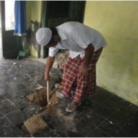 Rumah warga di Dusun Cimeong 4 Desa Cilayung Kecamatan Ciwaru mengalami retak-retak